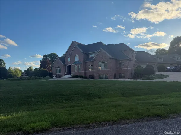 $1,700,000 | 2665 Timber Ln Drive, Flushing, MI 48433
