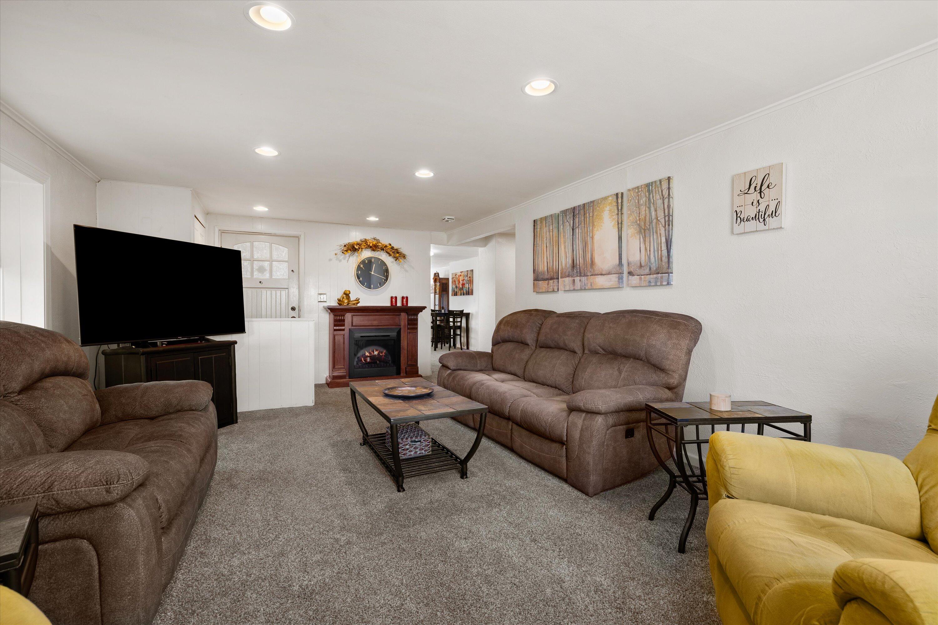 711 Southwest 3rd Street Madras, OR 97741 - Photo 5 of 56 06-20250814 JILL ROSELL-3