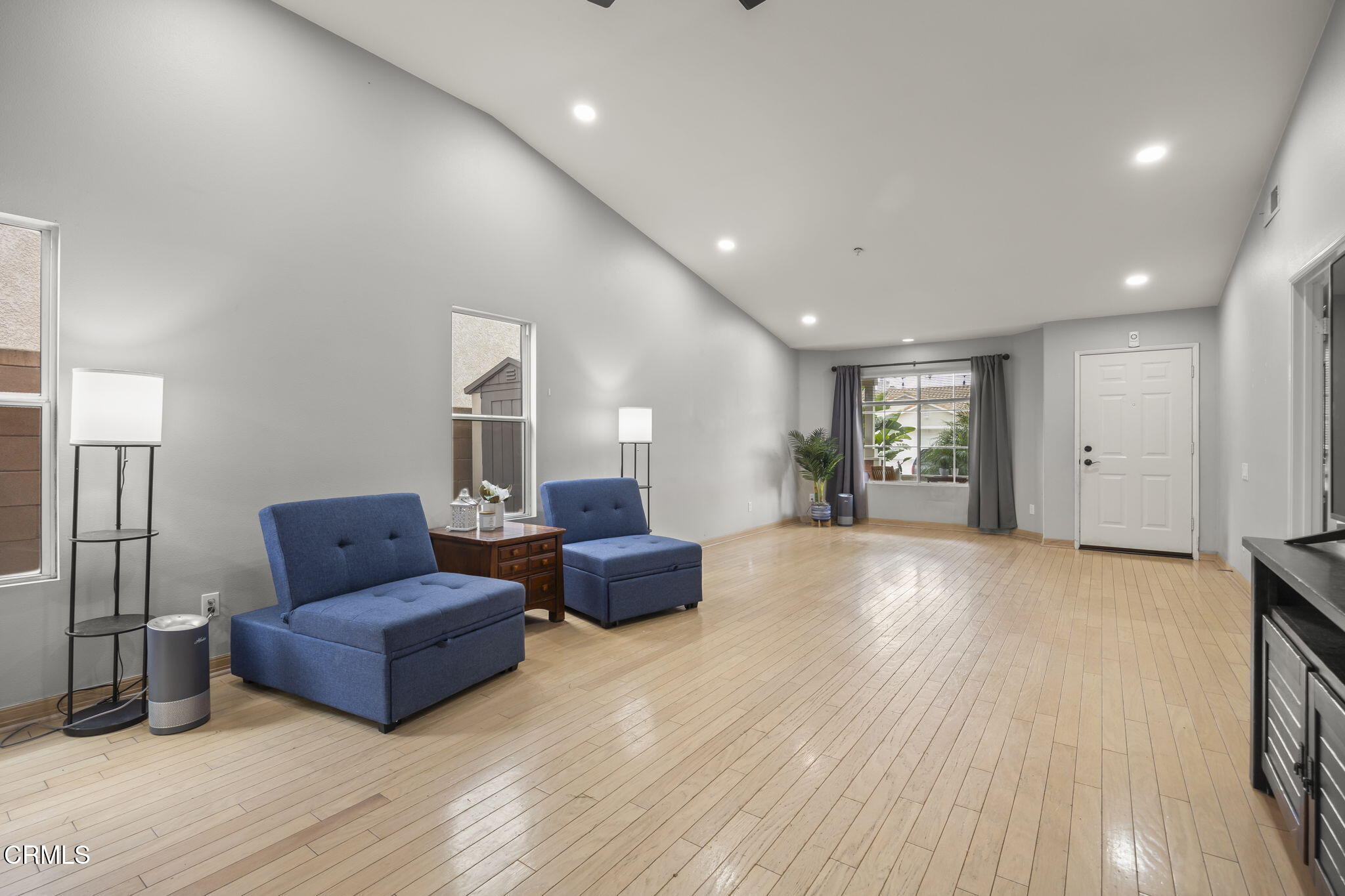 718 Binnacle Street Oxnard, CA 93035 - Photo 11 of 42 11-web-or-mls-Upmarketmedia_718Bin-33