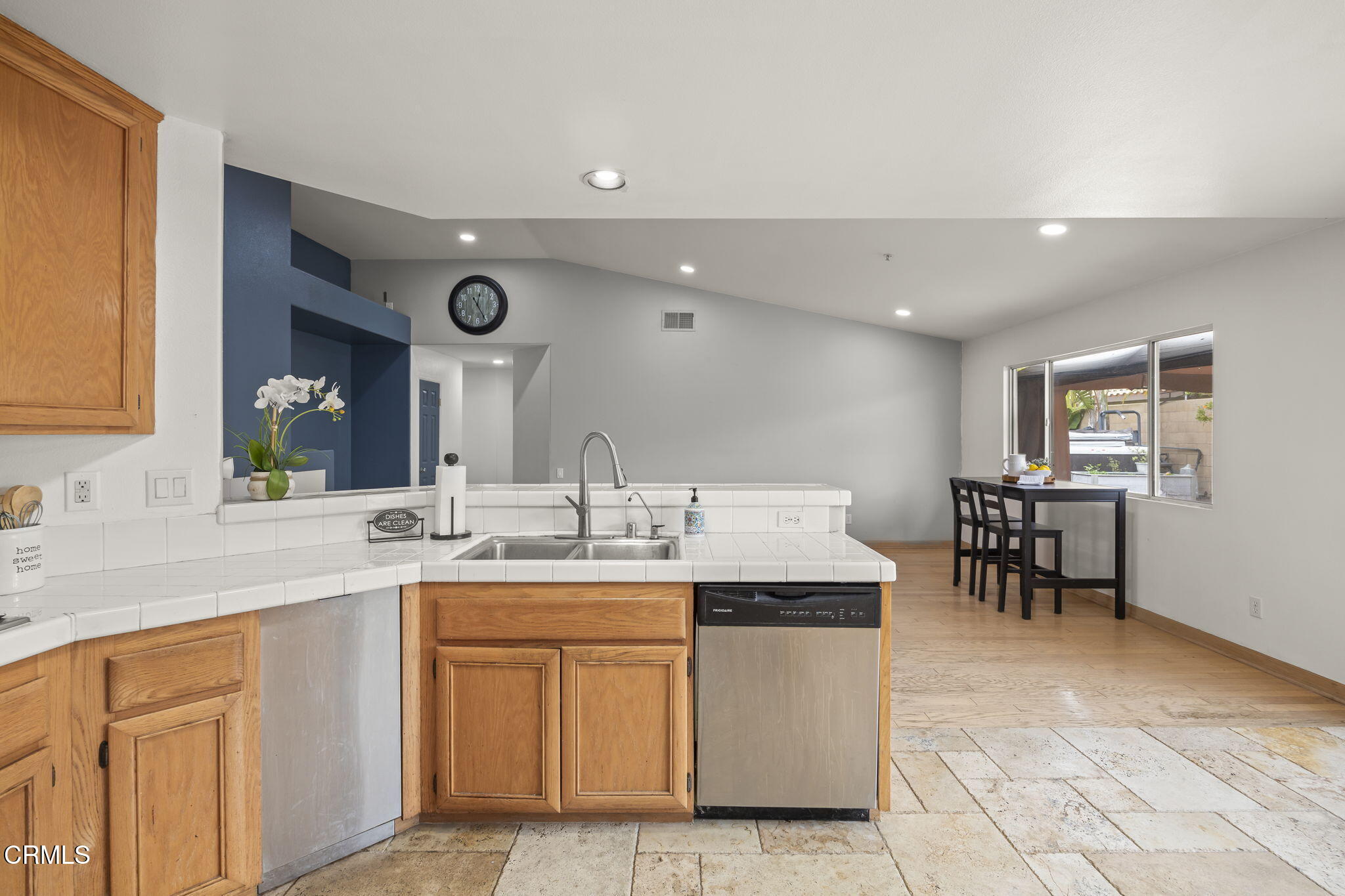 718 Binnacle Street Oxnard, CA 93035 - Photo 17 of 42 17-web-or-mls-Upmarketmedia_718Bin-54