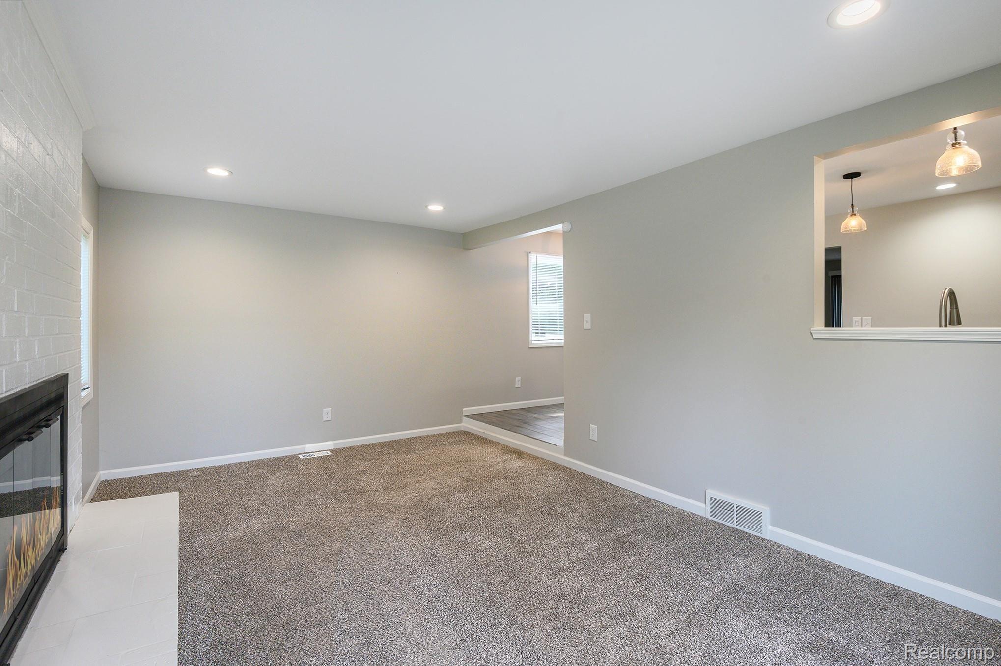 9391 White Lake Road Fenton, MI 48430 - Photo 10 of 21 7.jpg