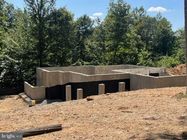 a view of a outdoor space yard and furniture