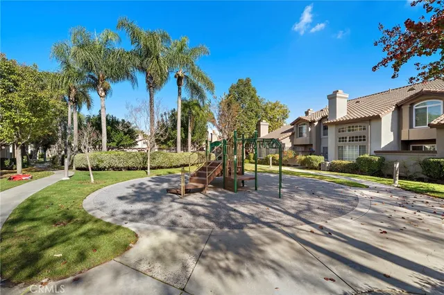 a picture of houses with lots of trees