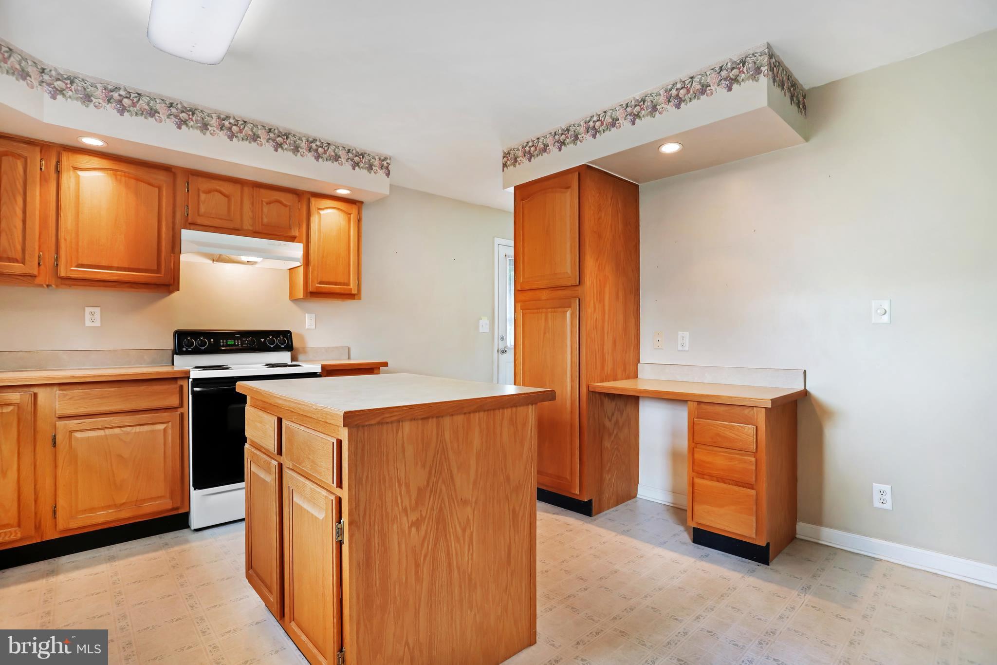 228 Creek Road Front Royal, VA 22630 - Photo 13 of 30 Kitchen