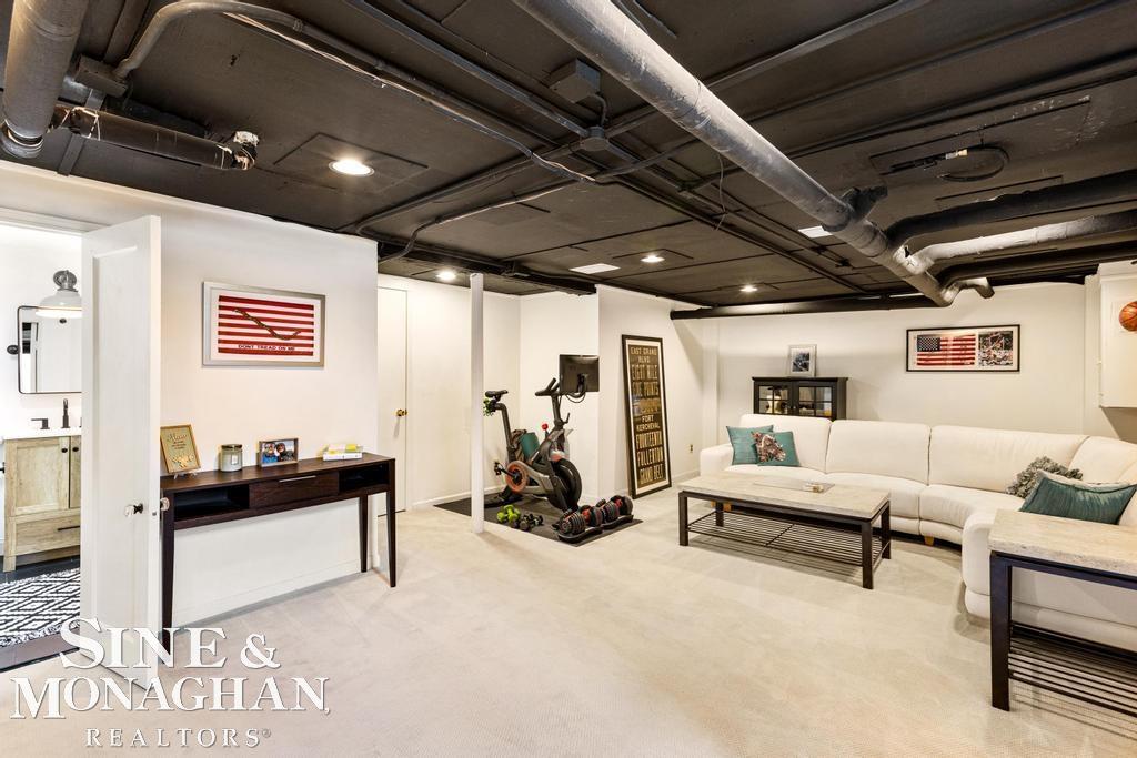 1244 Bishop Road Grosse Pointe, MI 48230 - Photo 35 of 49 50110674-34.JPG
