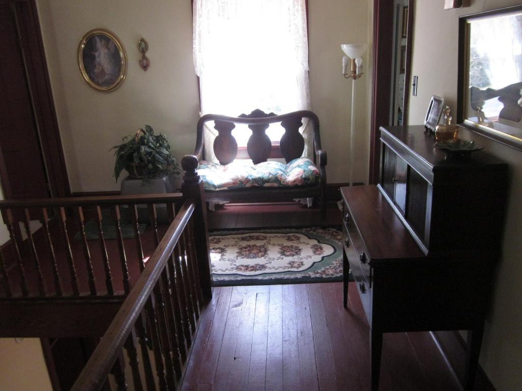 18377 Cleveland Road Abingdon, VA 24211 - Photo 6 of 11 Foyer