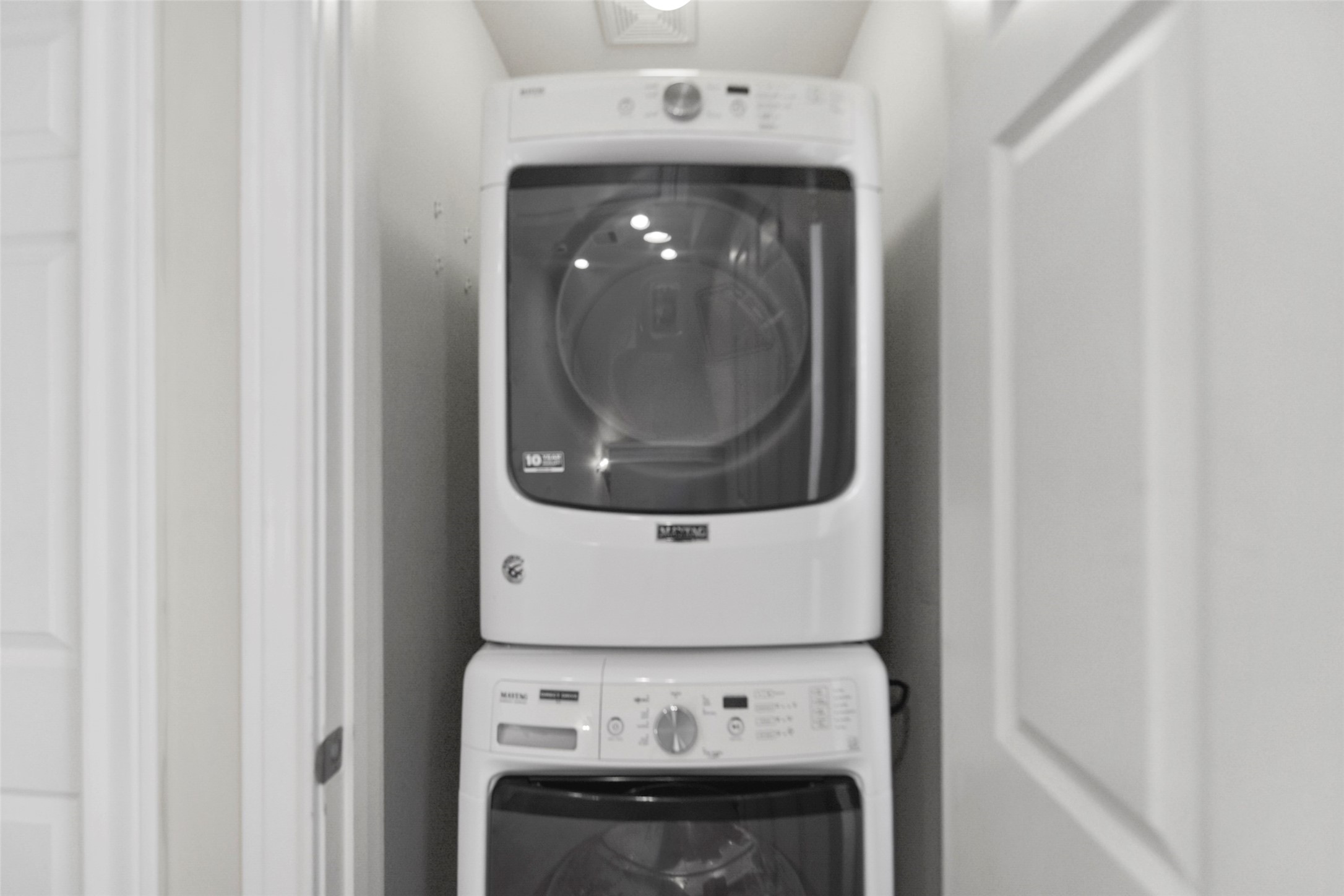 1602 Colorado Street Houston, TX 77007 - Photo 18 of 29 a utility room with dryer and washer