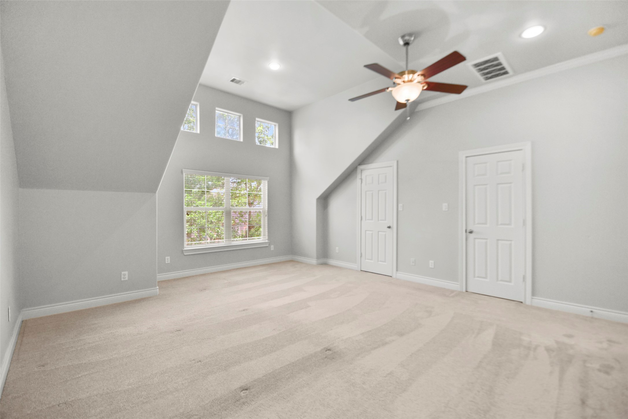 1602 Colorado Street Houston, TX 77007 - Photo 9 of 29 an empty room with windows and fan