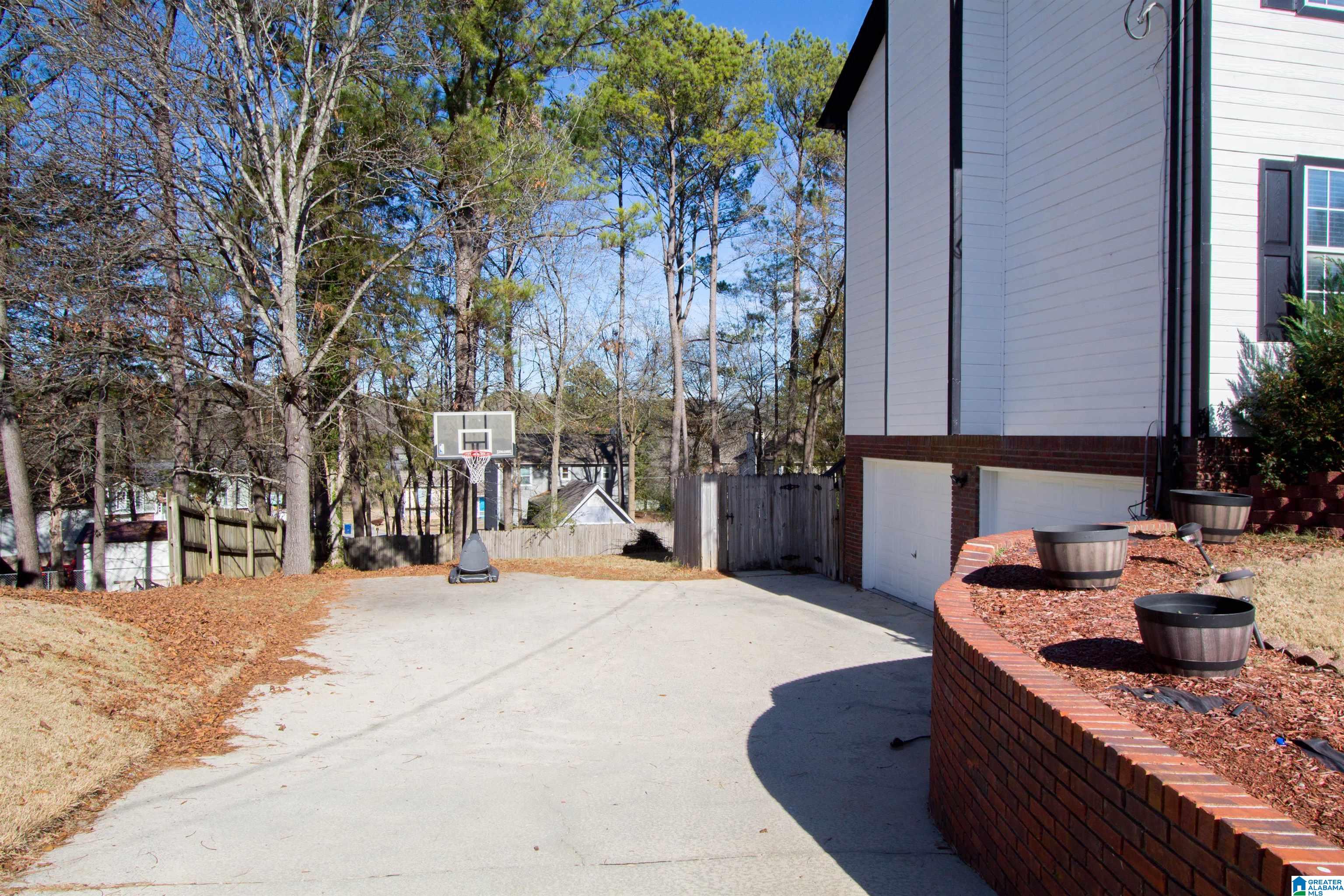 129 Pebble Drive Alabaster, AL 35007 - Photo 2 of 43