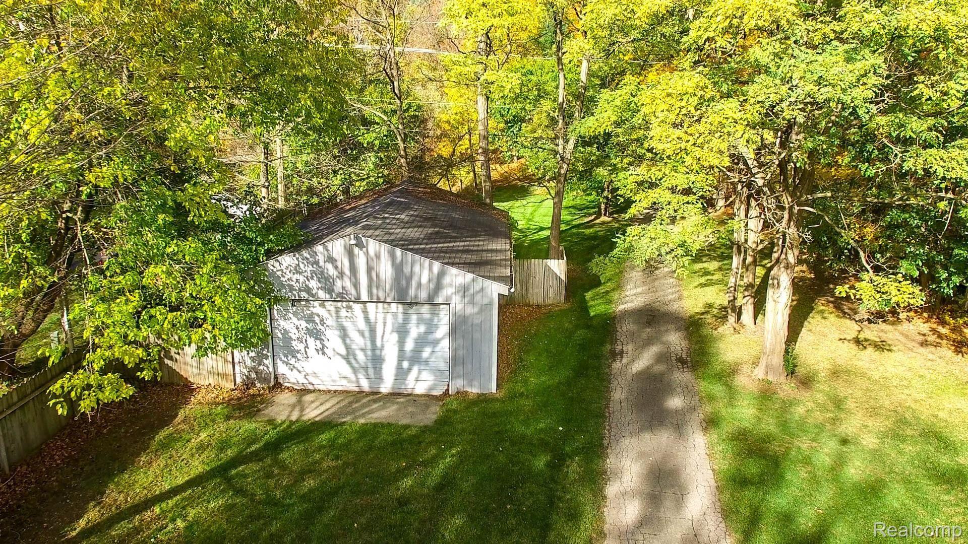 8328 Foster Road Clarkston, MI 48346 - Photo 9 of 60 8328 Foster Road by W Brooks Autumn (55).jpg