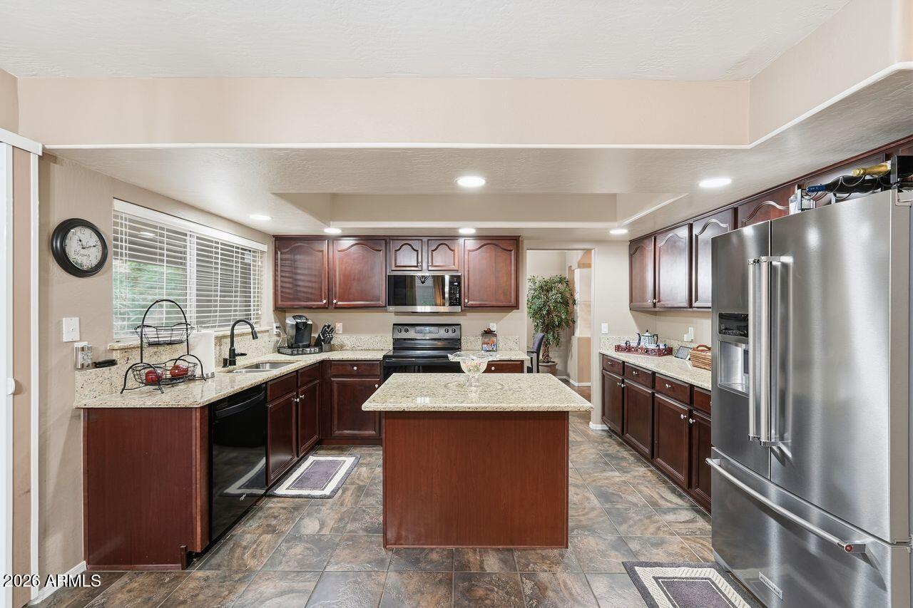 15638 West Redfield Road Surprise, AZ 85379 - Photo 13 of 38 023_ListerPros