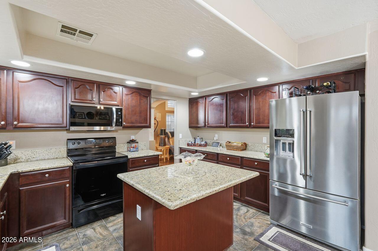 15638 West Redfield Road Surprise, AZ 85379 - Photo 14 of 38 024_ListerPros