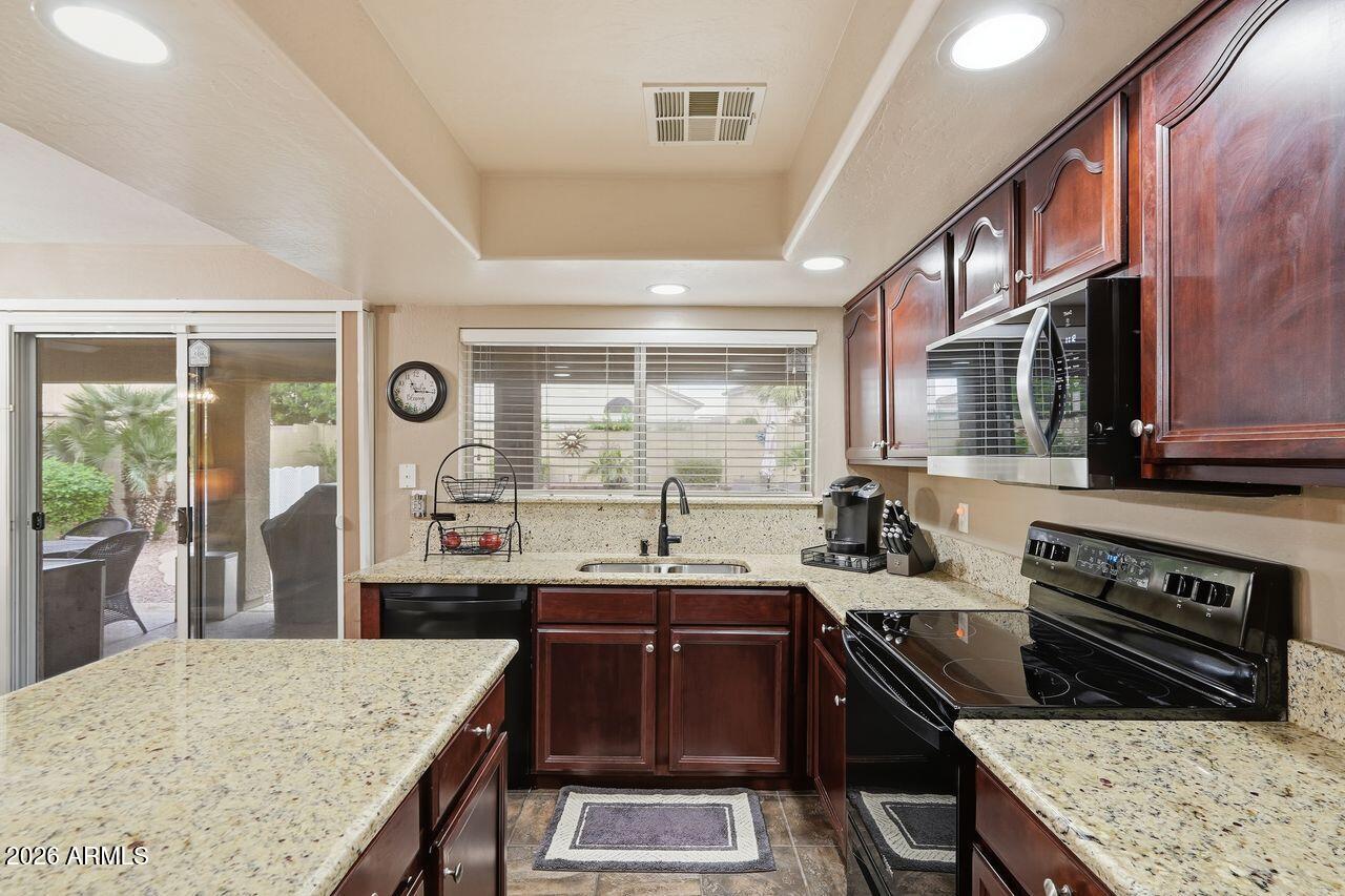 15638 West Redfield Road Surprise, AZ 85379 - Photo 17 of 38 027_ListerPros