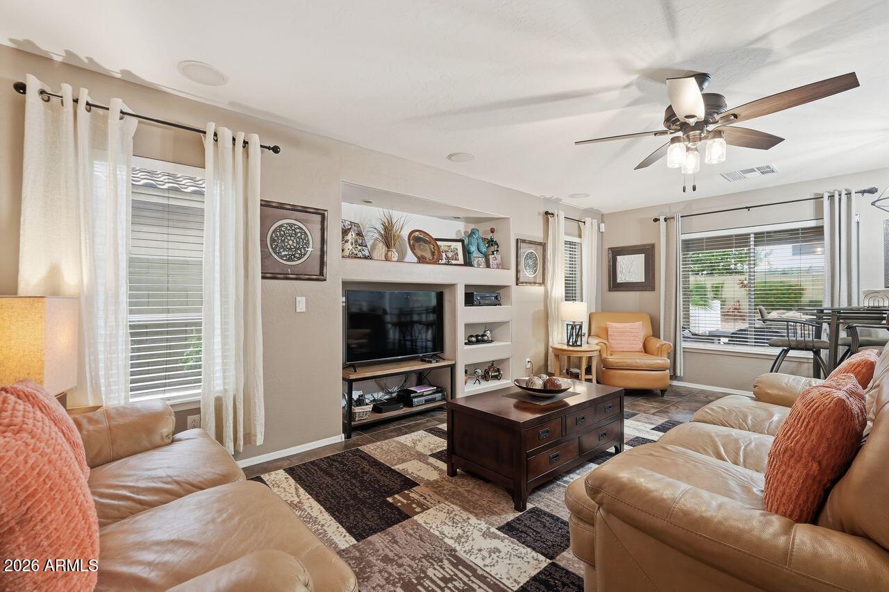 15638 West Redfield Road Surprise, AZ 85379 - Photo 9 of 38 019_ListerPros