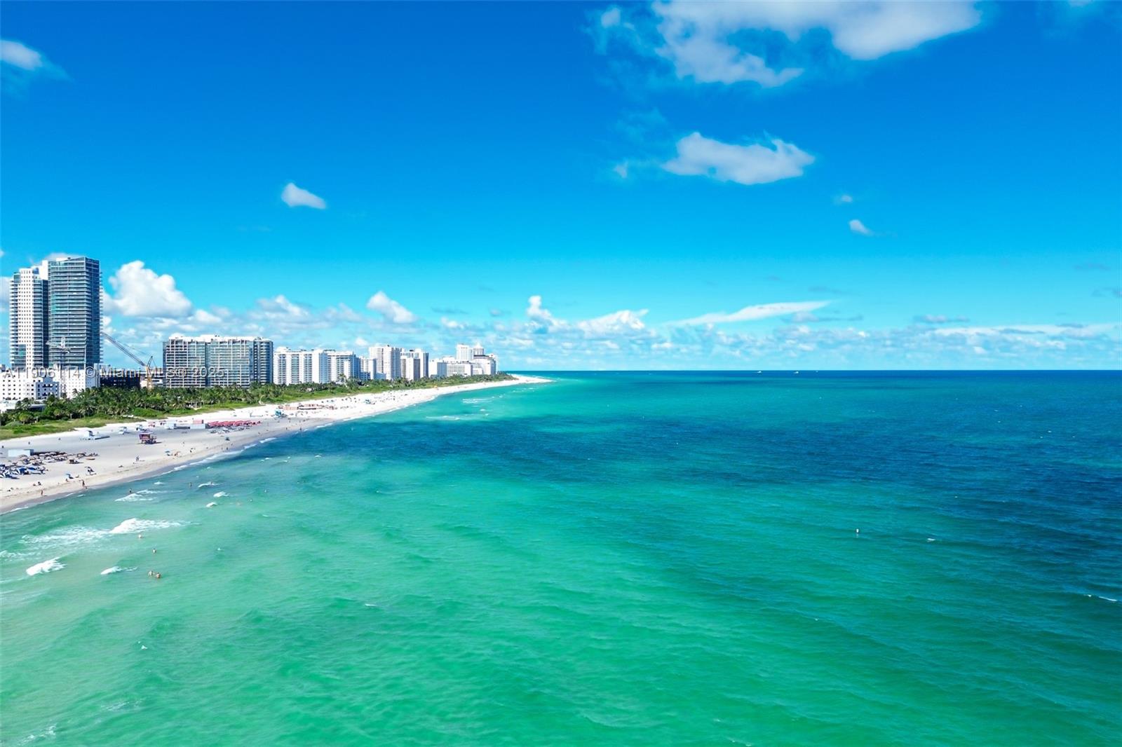 100 Lincoln Road, Unit 502 Miami Beach, FL 33139 - Photo 41 of 42 a view of a big room with a big yard