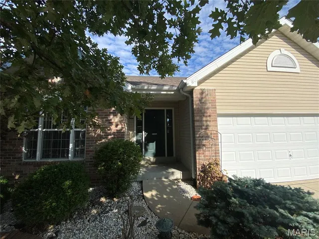 $340,000 | 809 Saybrook Falls Drive, Fairview Heights, IL 62208