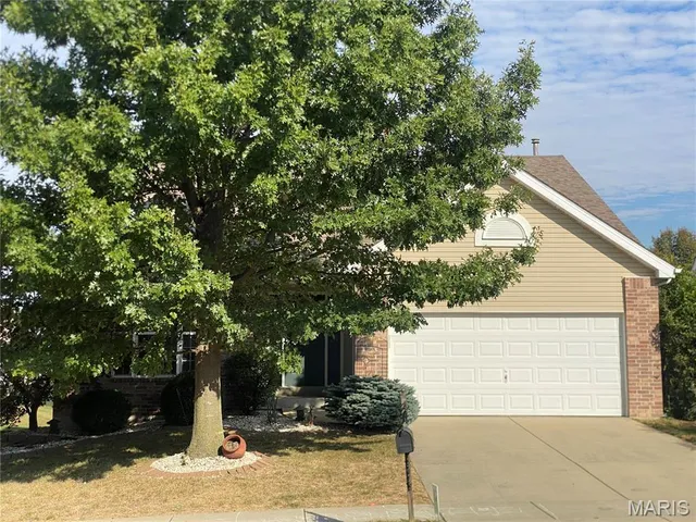 $340,000 | 809 Saybrook Falls Drive, Fairview Heights, IL 62208