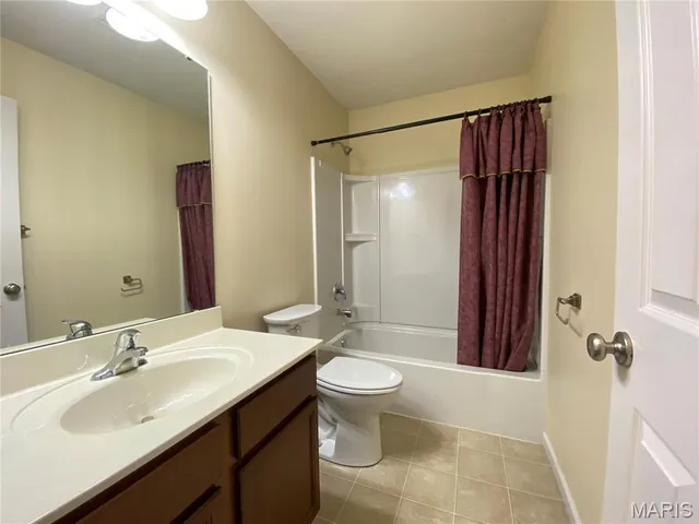 $340,000 | 809 Saybrook Falls Drive, Fairview Heights, IL 62208