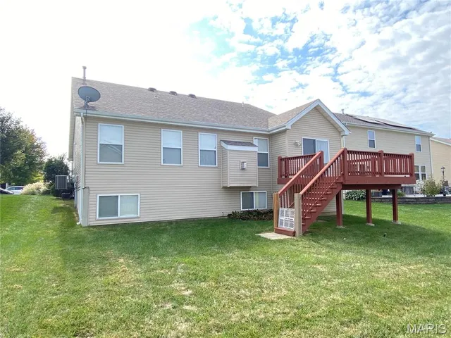 $340,000 | 809 Saybrook Falls Drive, Fairview Heights, IL 62208