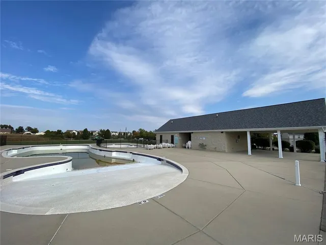 $340,000 | 809 Saybrook Falls Drive, Fairview Heights, IL 62208