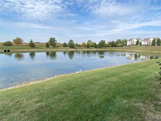$340,000 | 809 Saybrook Falls Drive, Fairview Heights, IL 62208