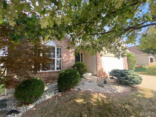 $340,000 | 809 Saybrook Falls Drive, Fairview Heights, IL 62208