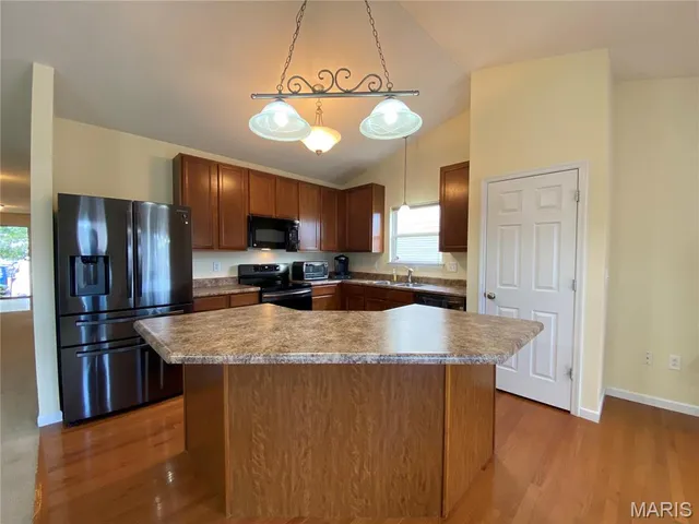 $340,000 | 809 Saybrook Falls Drive, Fairview Heights, IL 62208