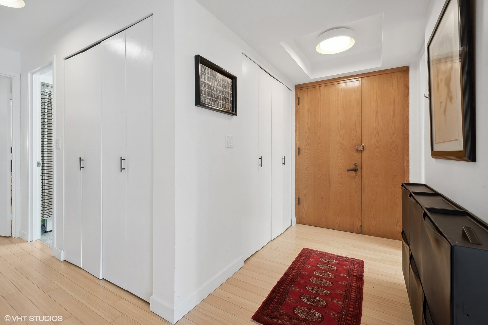 40 East Delaware Place, Unit 1003 Chicago, IL 60611 - Photo 8 of 22 a view of a hallway to a bedroom