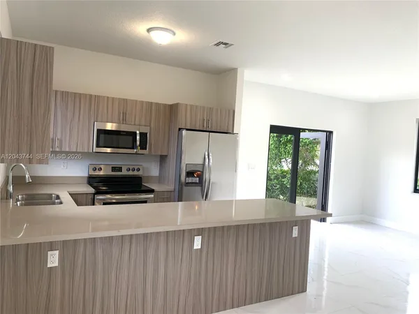 $2,875 | 211 Northwest 7th Court, Unit B, Hallandale Beach, FL 33009