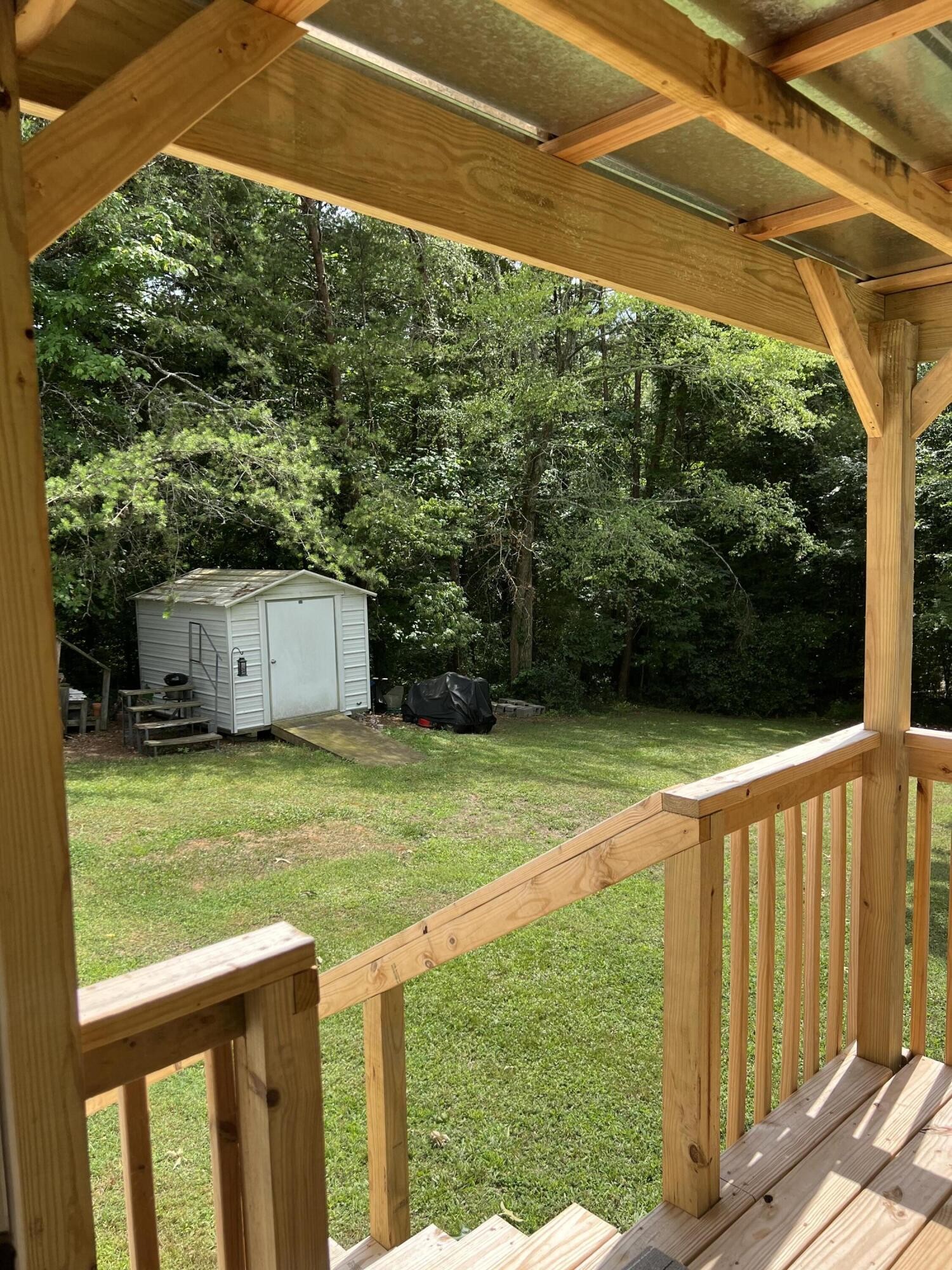 586 Ridgeview Circle Chatsworth, GA 30705 - Photo 5 of 6 a view of a back yard