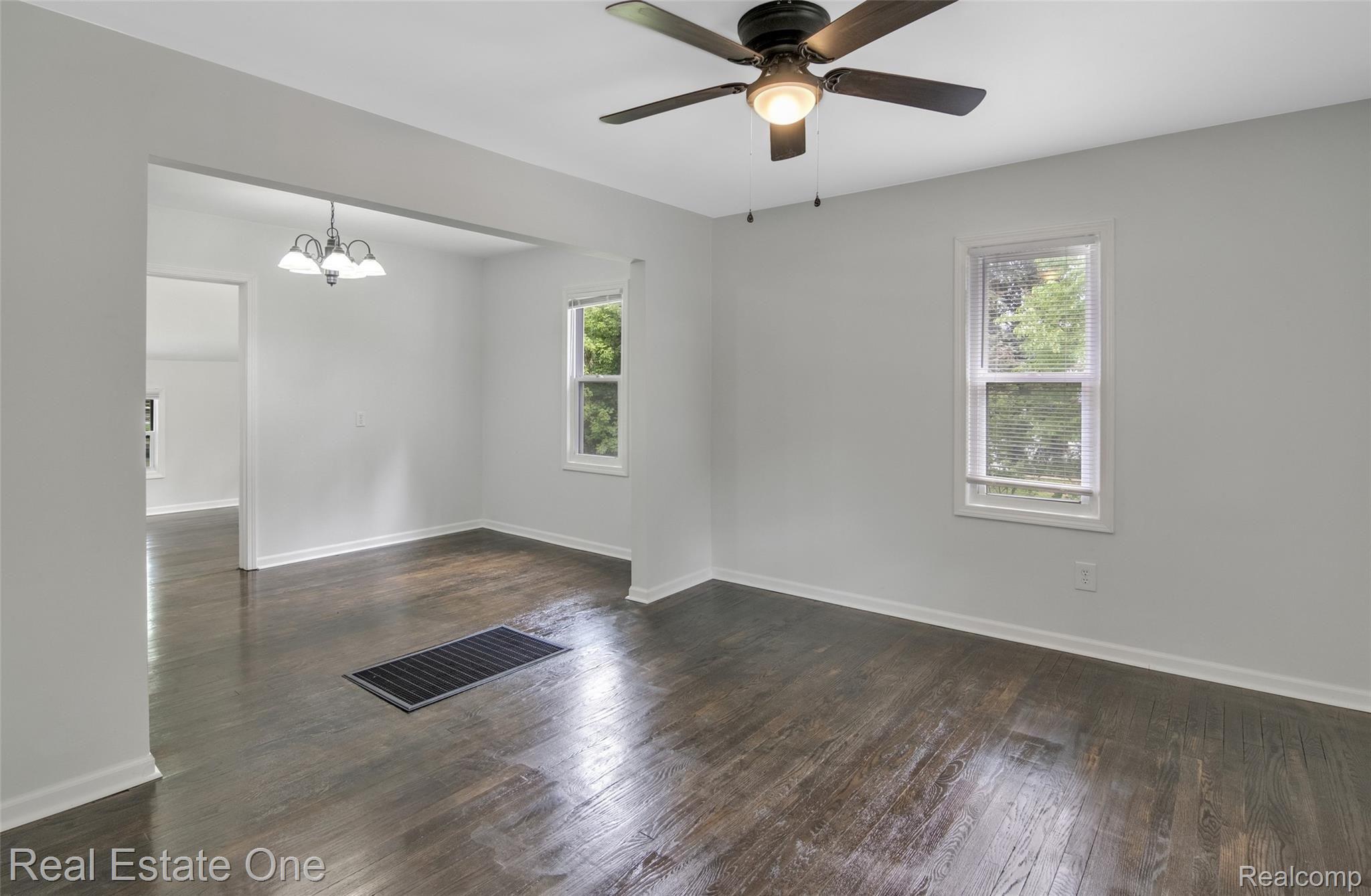 140 Mason Road Howell, MI 48843 - Photo 4 of 24 Living Room