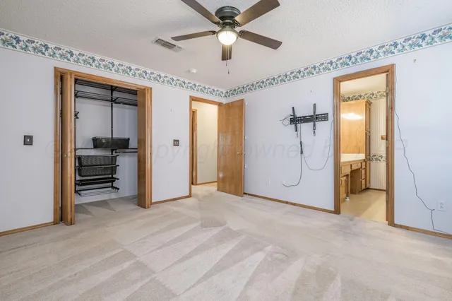 a view of empty room with ceiling fan