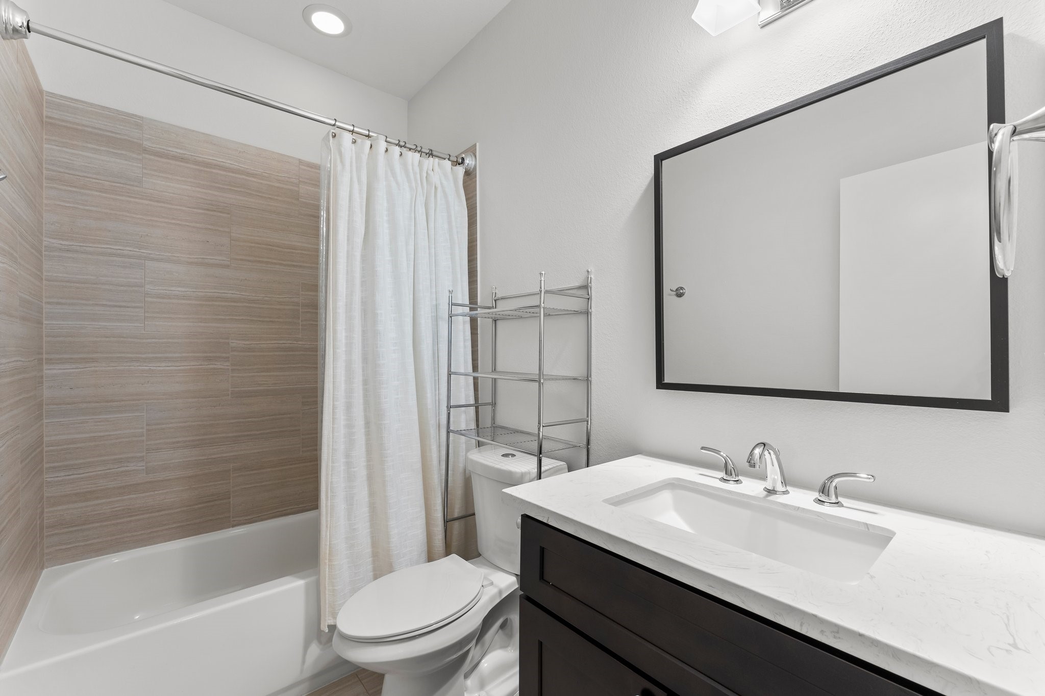 2909 Gillespie Street, Unit A Houston, TX 77020 - Photo 11 of 32 All Bedrooms come with En-Suite Bathrooms