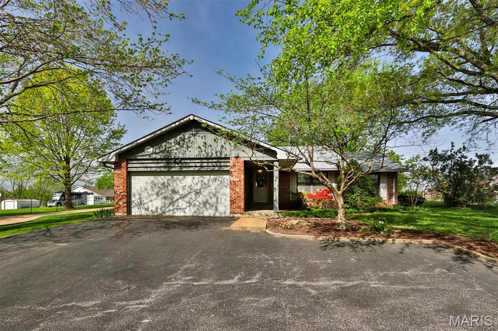 6515 Christopher Drive St. Louis, MO 63129 - Photo 6 of 61