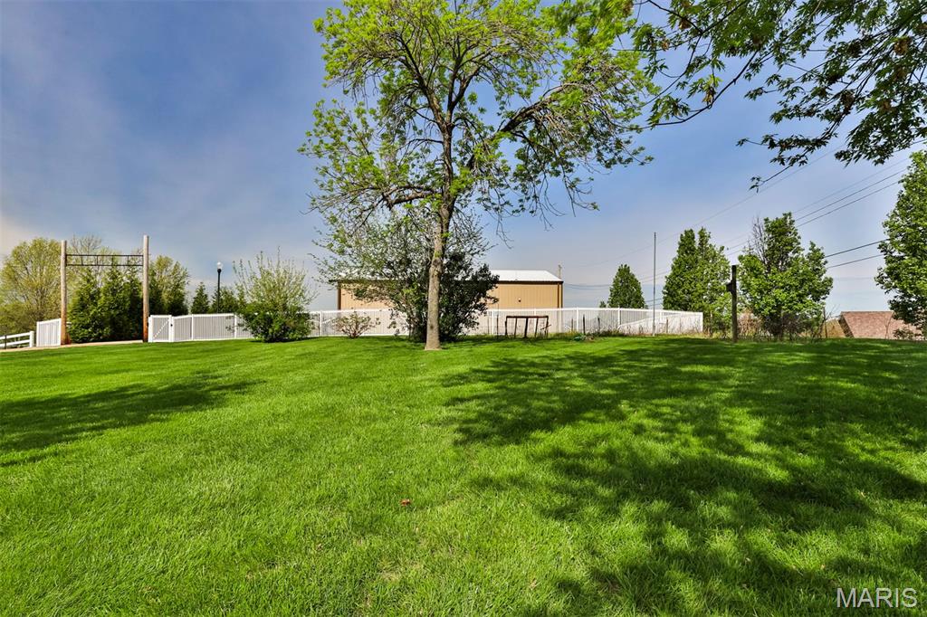 6515 Christopher Drive St. Louis, MO 63129 - Photo 10 of 61