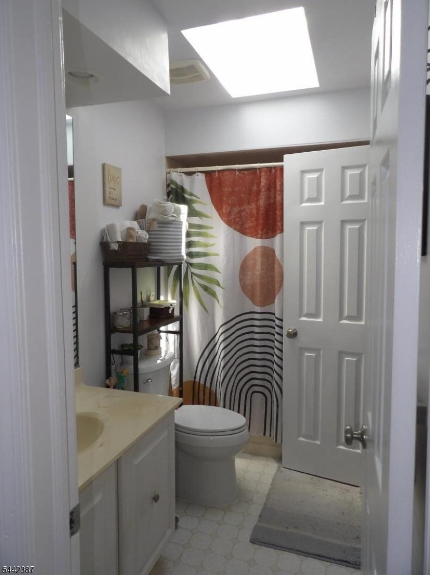 605 Timber Oaks Road Edison, NJ 08820 - Photo 16 of 25