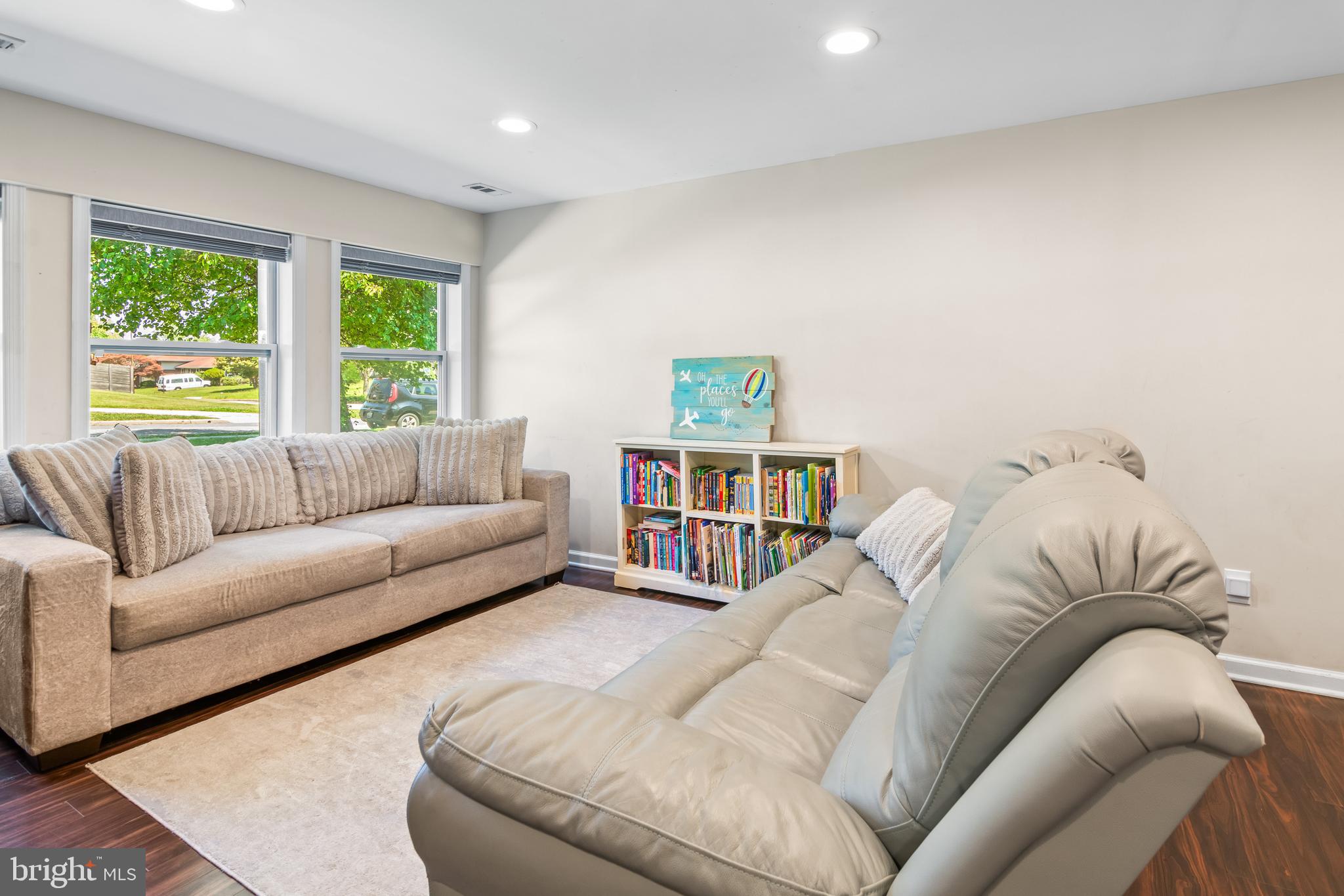 6308 Ivymount Road Baltimore, MD 21209 - Photo 15 of 22 a living room with furniture and a window