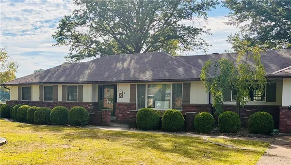 $325,000 | 727 North Leonard Street, Girard, KS 66743