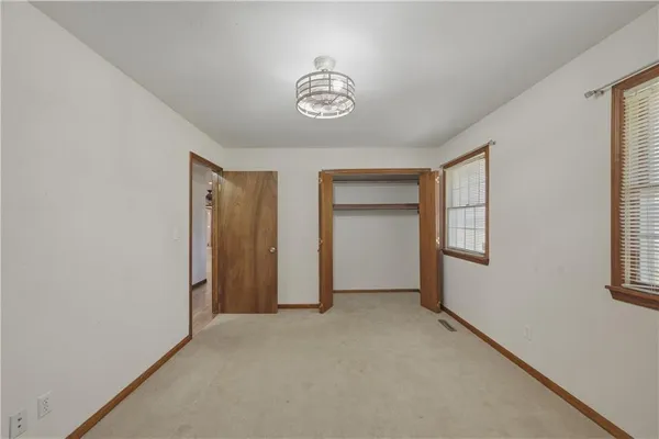 $325,000 | 727 North Leonard Street, Girard, KS 66743