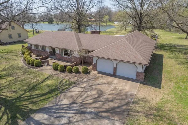 $325,000 | 727 North Leonard Street, Girard, KS 66743