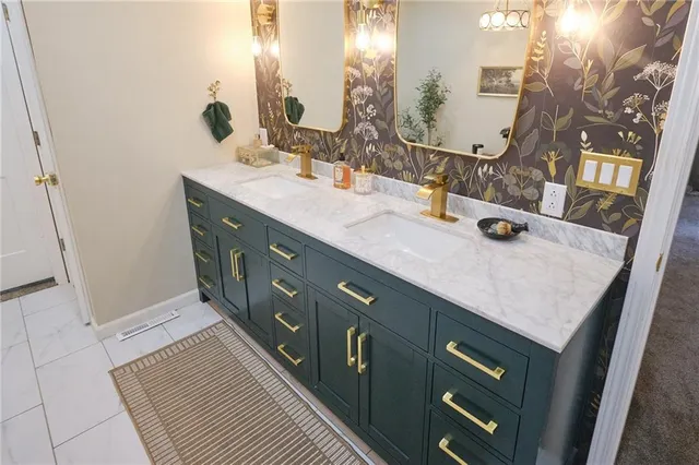 $340,000 | 727 North Leonard Street, Girard, KS 66743