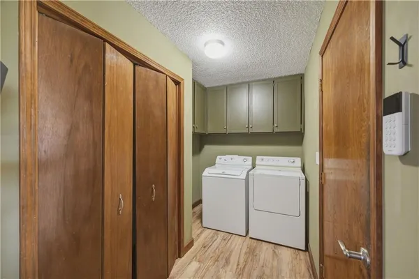 $325,000 | 727 North Leonard Street, Girard, KS 66743