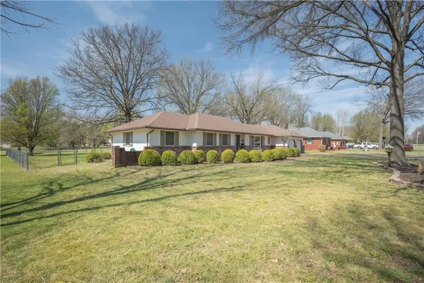 $325,000 | 727 North Leonard Street, Girard, KS 66743