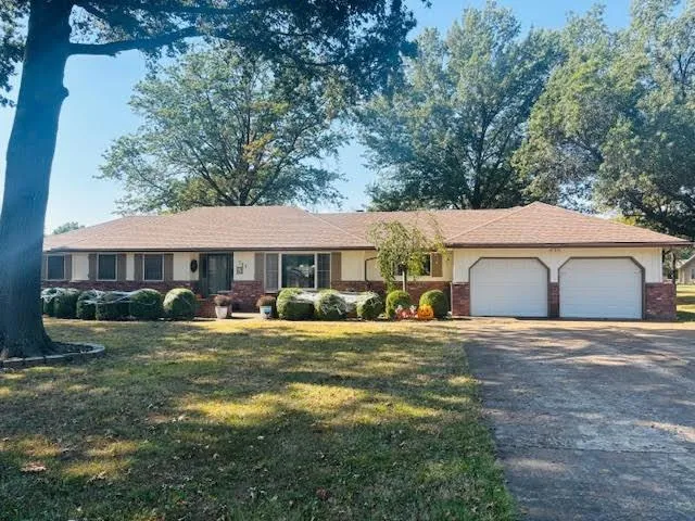 $340,000 | 727 North Leonard Street, Girard, KS 66743