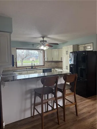 $325,000 | 727 North Leonard Street, Girard, KS 66743