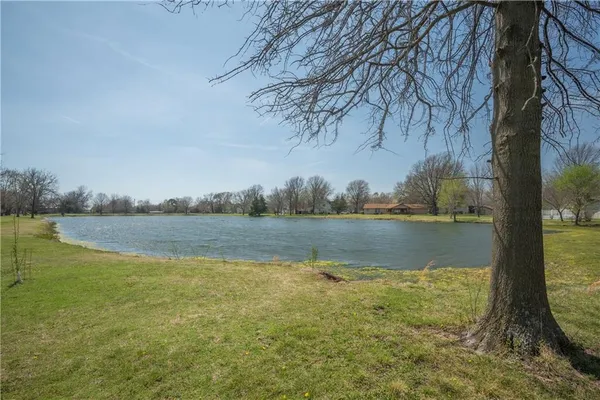 $325,000 | 727 North Leonard Street, Girard, KS 66743