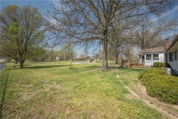 $325,000 | 727 North Leonard Street, Girard, KS 66743