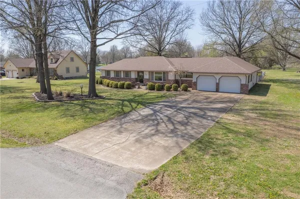 $325,000 | 727 North Leonard Street, Girard, KS 66743