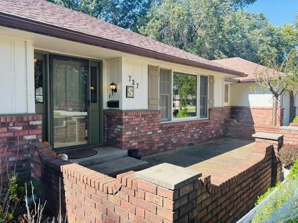$325,000 | 727 North Leonard Street, Girard, KS 66743