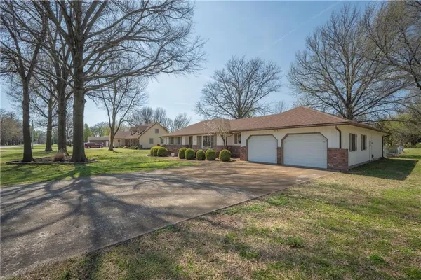 $325,000 | 727 North Leonard Street, Girard, KS 66743